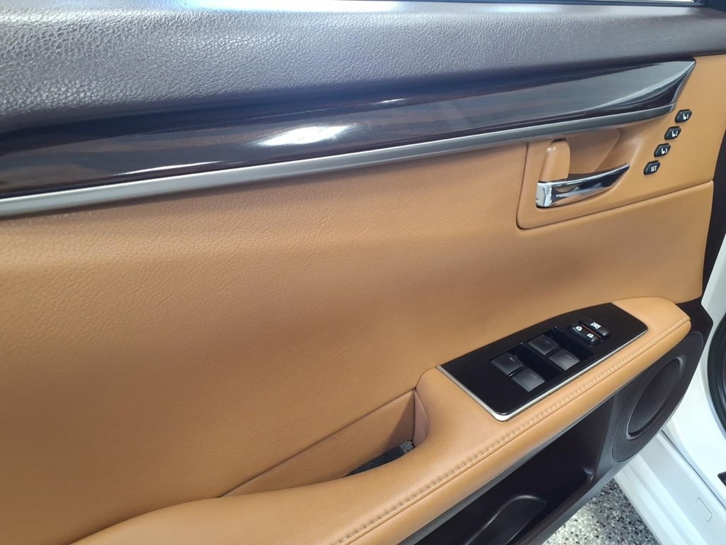 2016 Lexus ES 350 Image 8