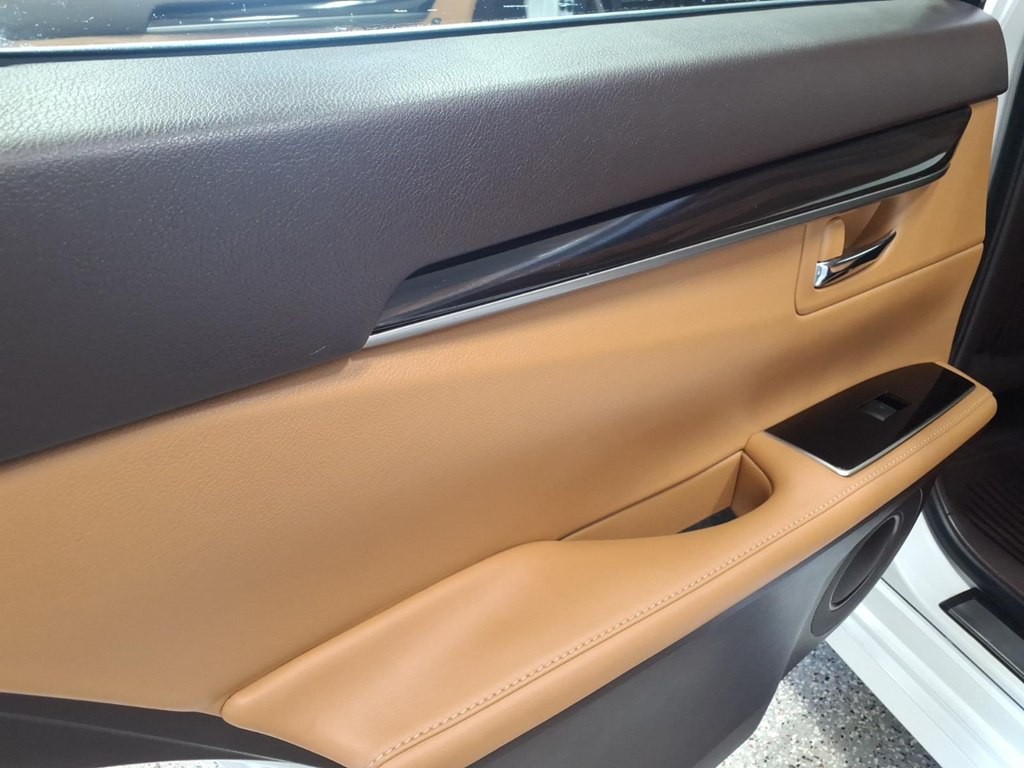 2016 Lexus ES 350 Image 20