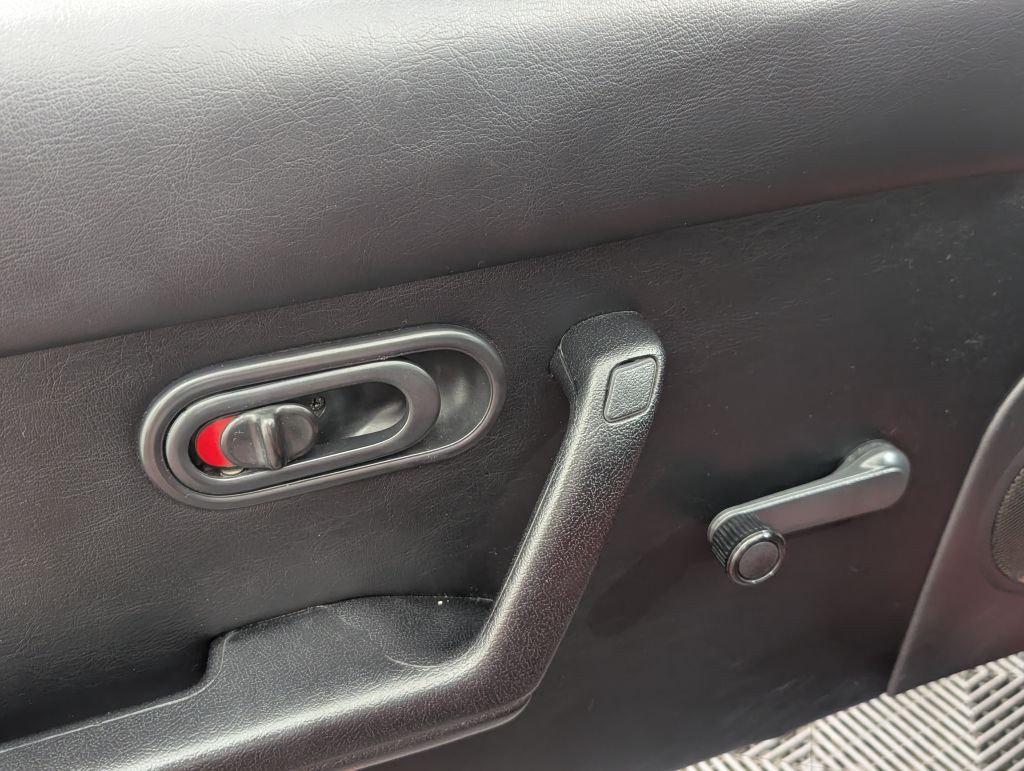 1990 Mazda MX-5 Miata Image 18