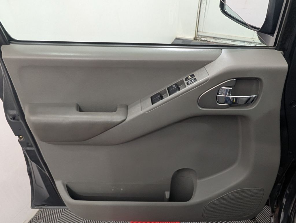 2014 Nissan Frontier Image 18