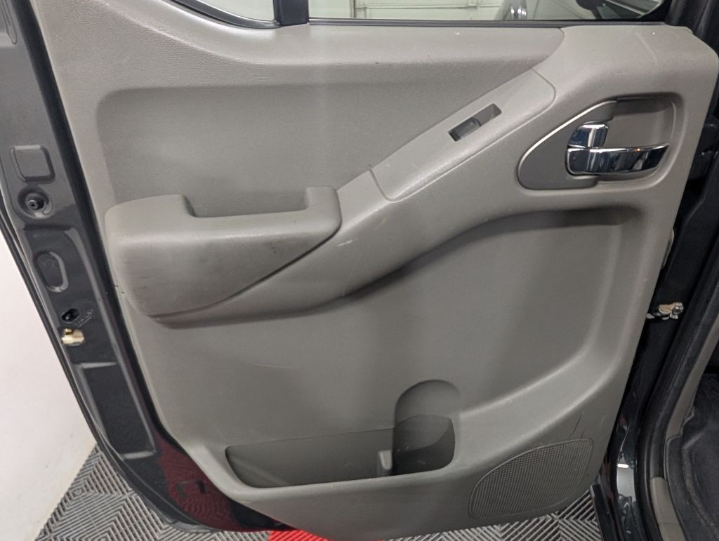 2014 Nissan Frontier Image 21