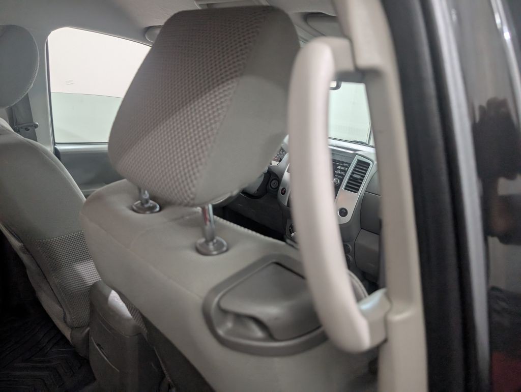 2014 Nissan Frontier Image 29
