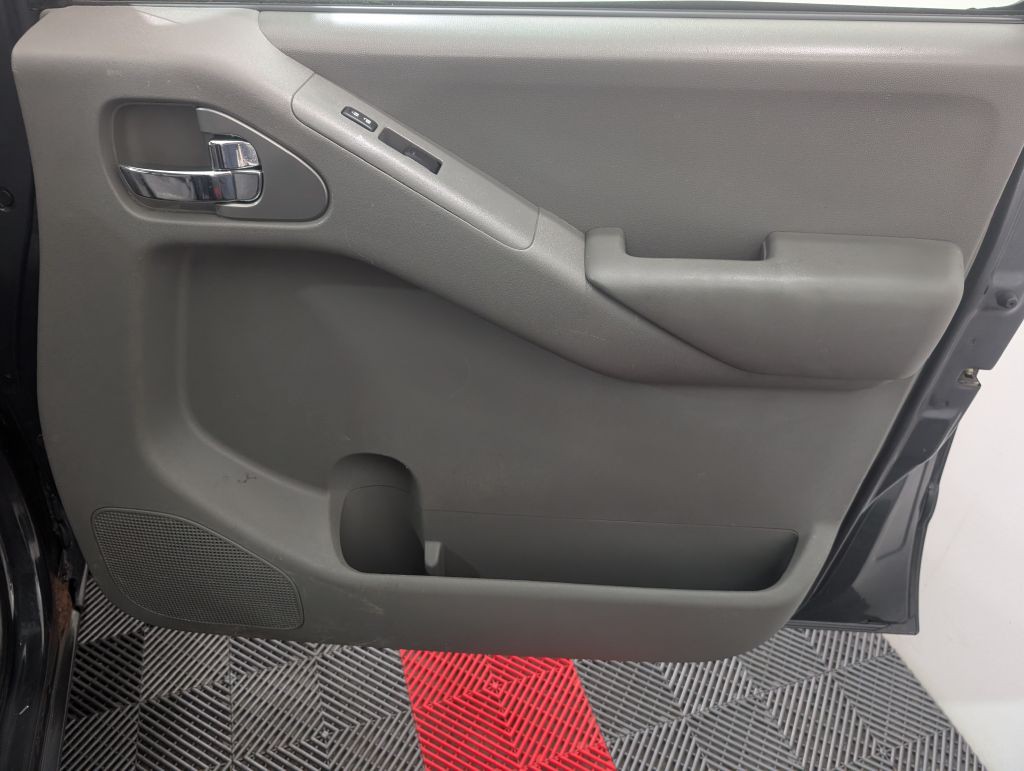 2014 Nissan Frontier Image 30