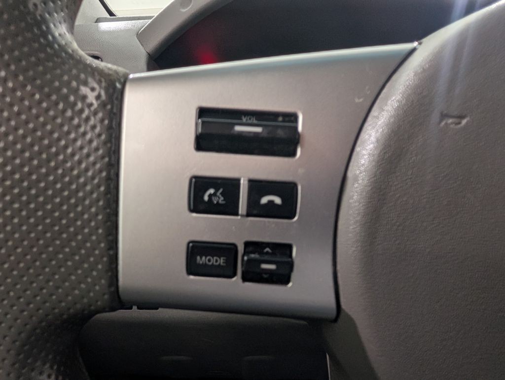 2014 Nissan Frontier Image 38