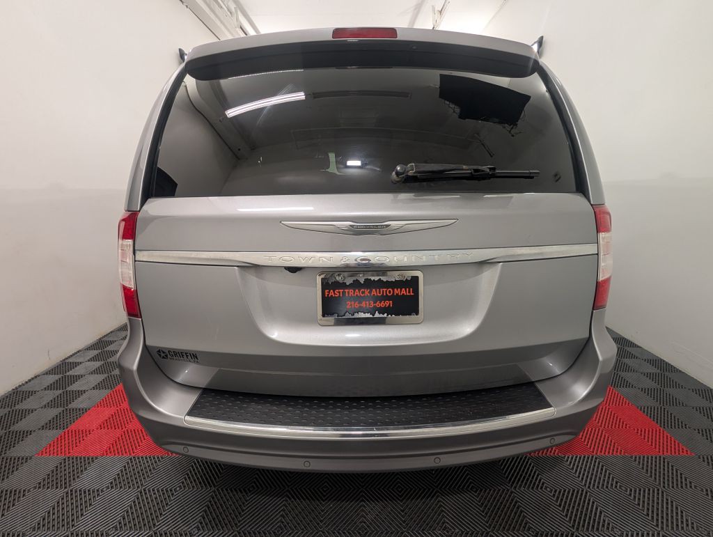 2014 Chrysler Town & Country Image 11