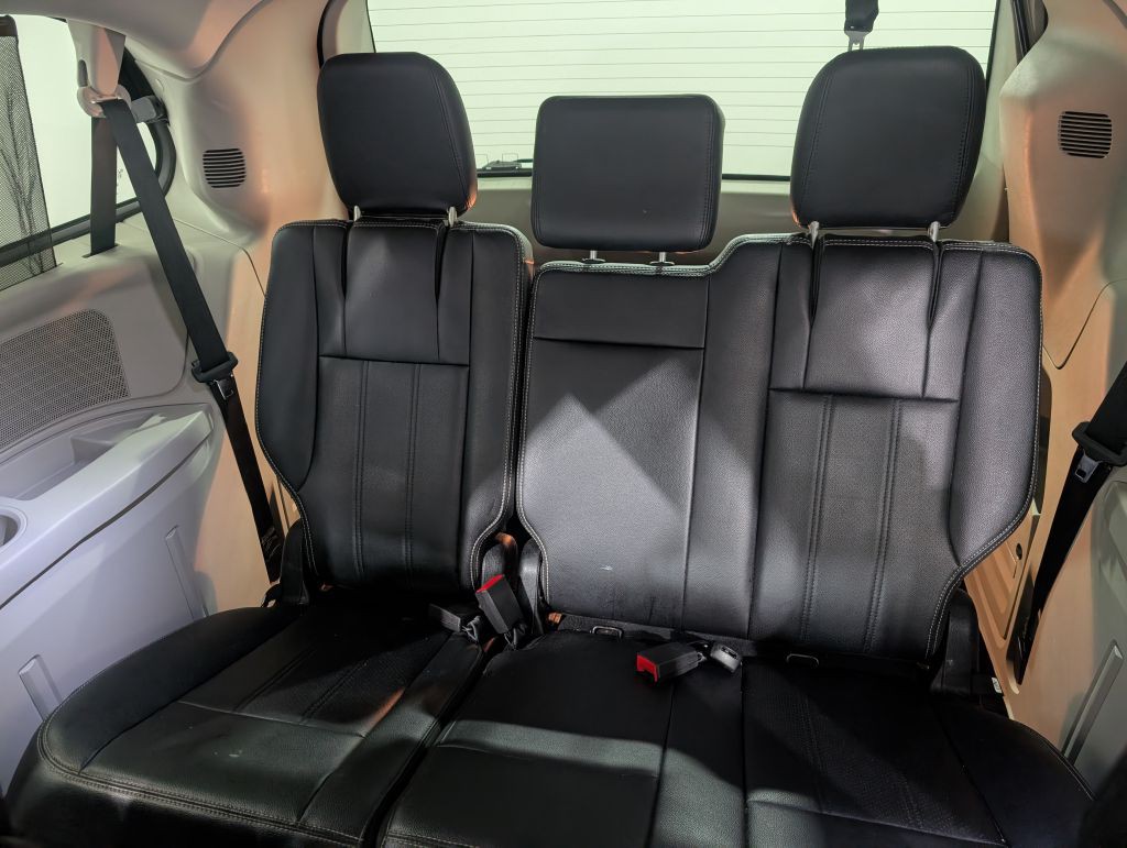 2014 Chrysler Town & Country Image 23