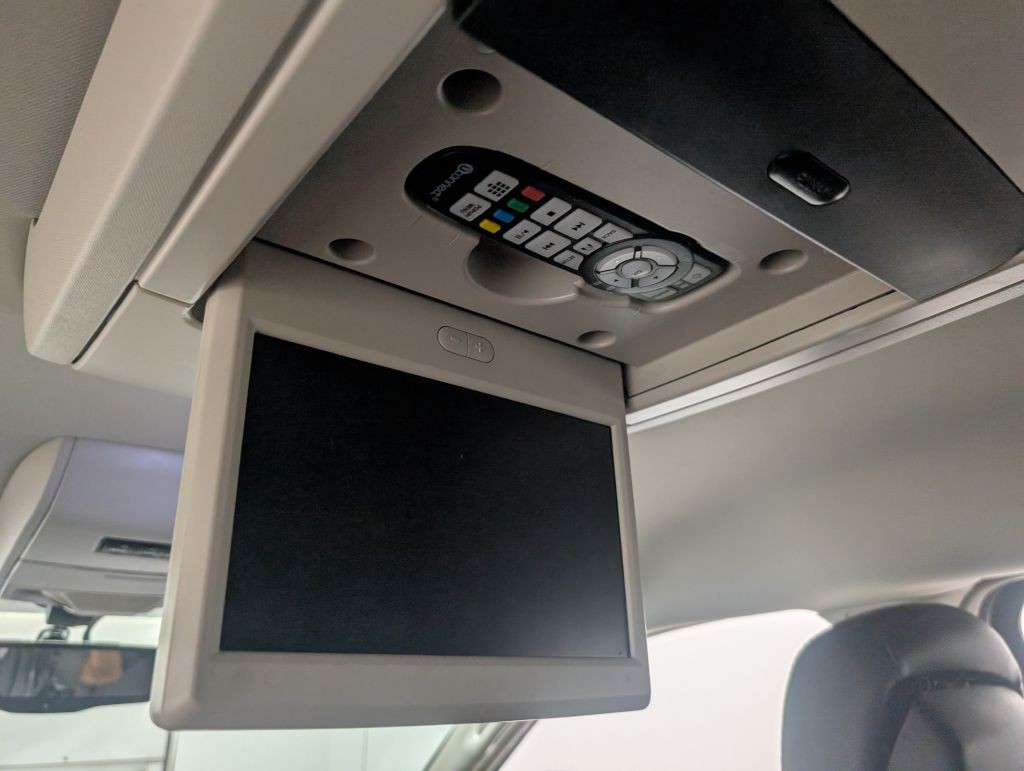2014 Chrysler Town & Country Image 24