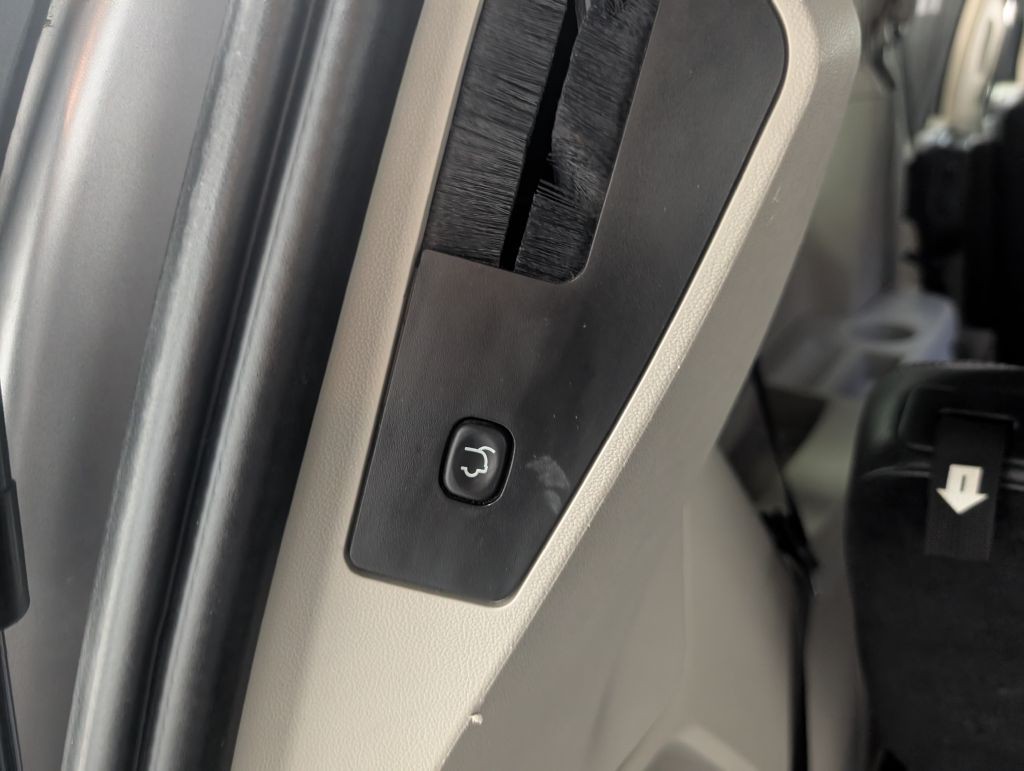 2014 Chrysler Town & Country Image 28