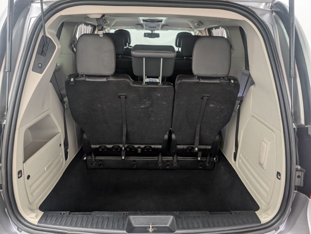 2014 Chrysler Town & Country Image 29