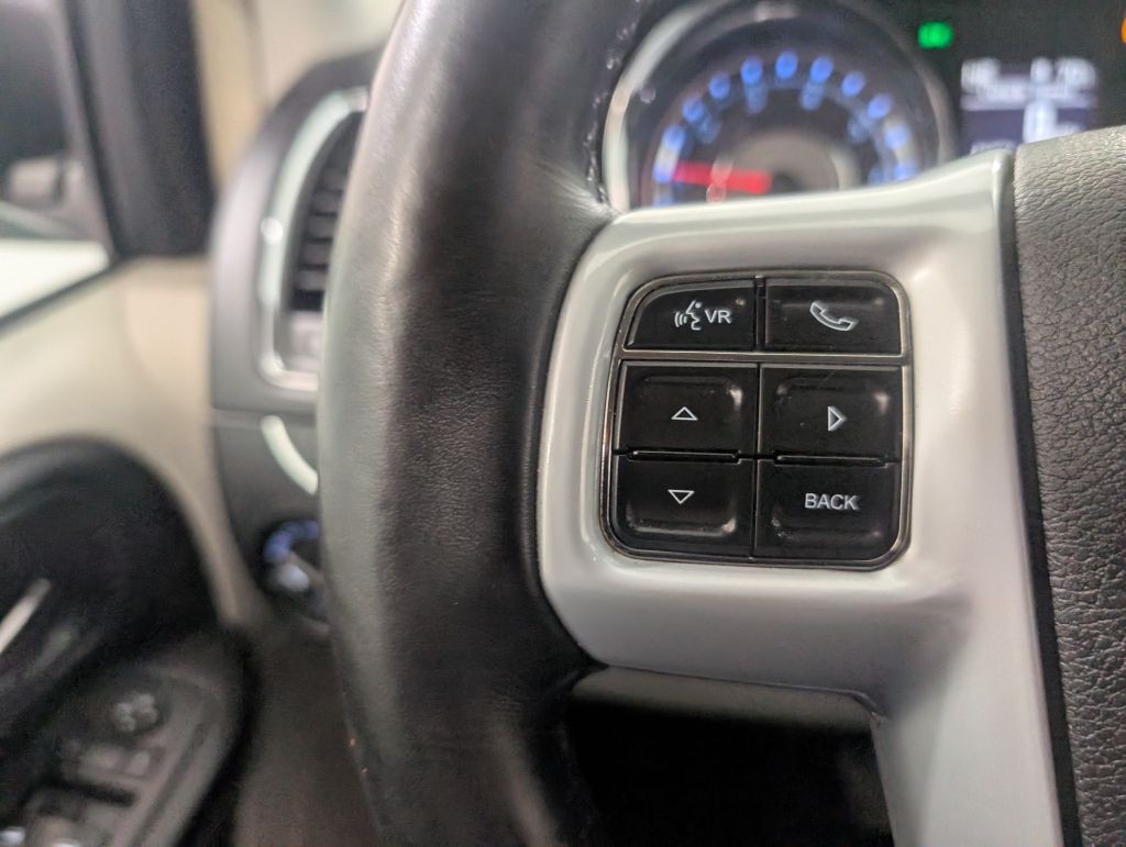2014 Chrysler Town & Country Image 37
