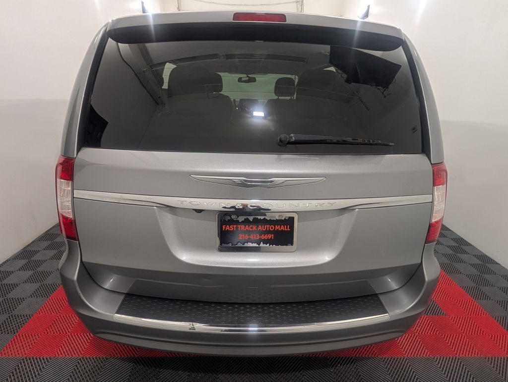 2013 Chrysler Town & Country Image 8