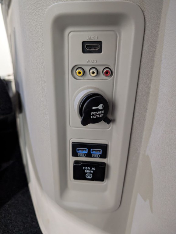 2013 Chrysler Town & Country Image 26