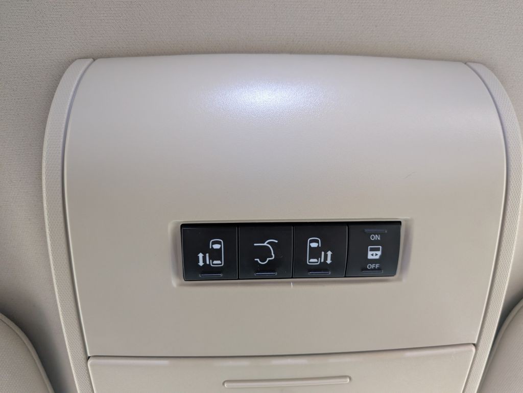 2013 Chrysler Town & Country Image 27