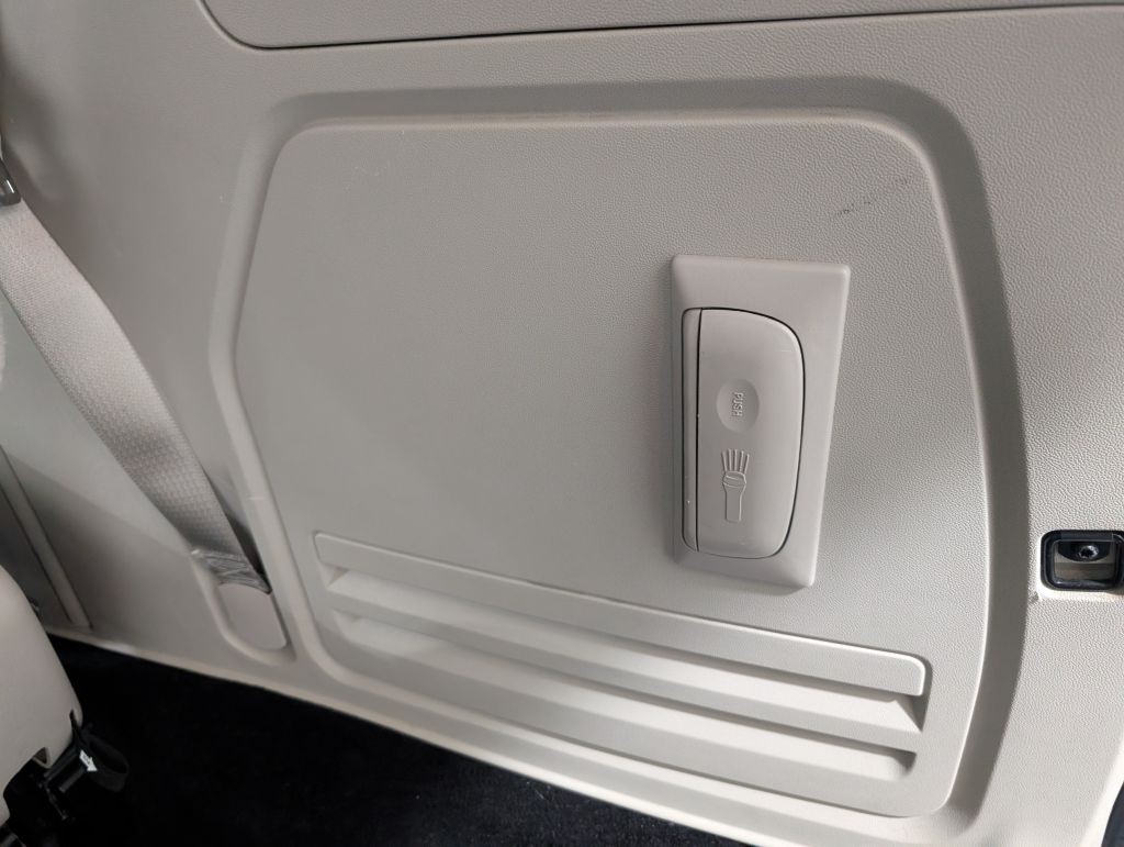 2013 Chrysler Town & Country Image 30
