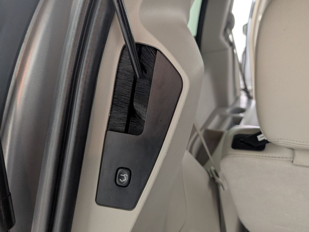2013 Chrysler Town & Country Image 31