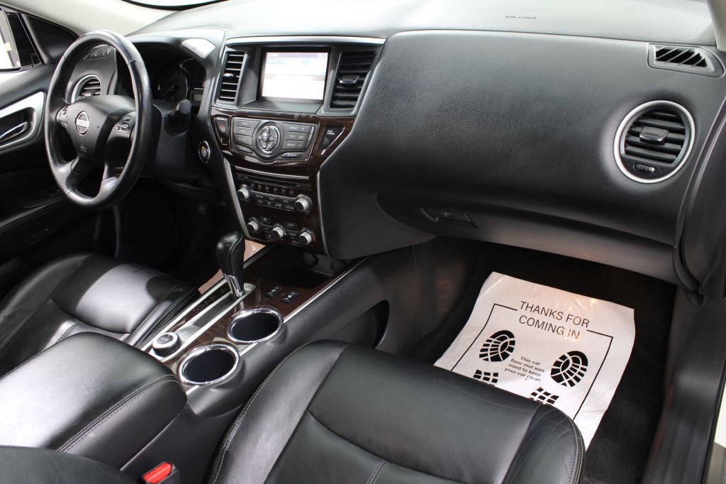 2013 Nissan Pathfinder Image 2
