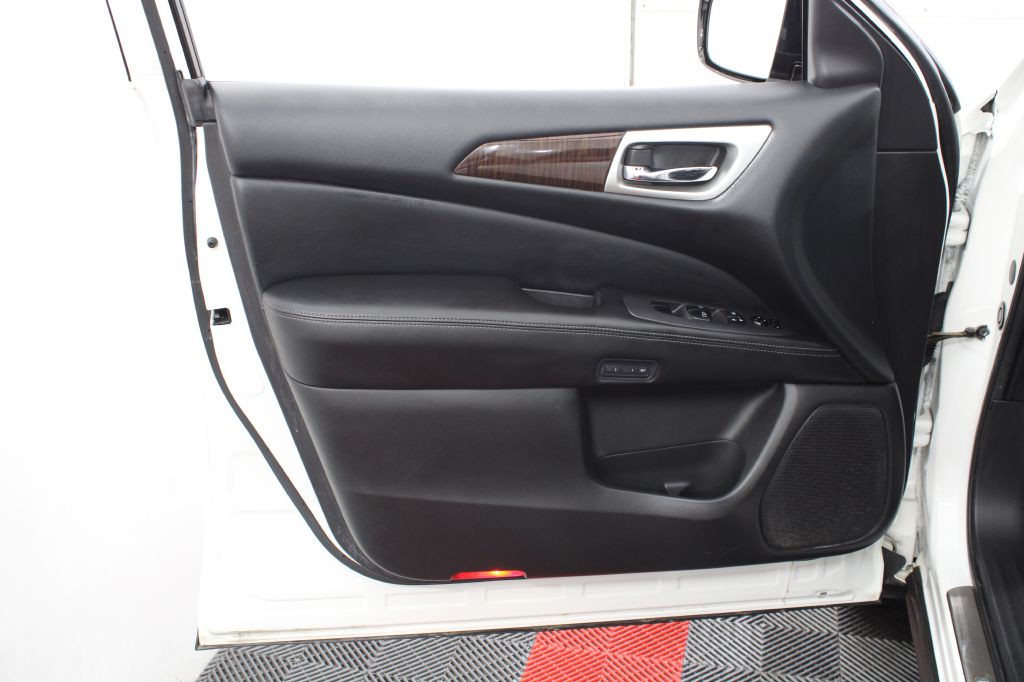 2013 Nissan Pathfinder Image 12