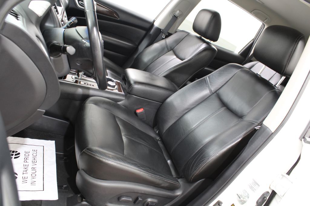 2013 Nissan Pathfinder Image 15