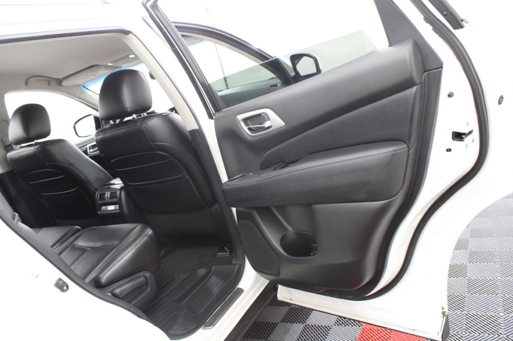 2013 Nissan Pathfinder Image 19