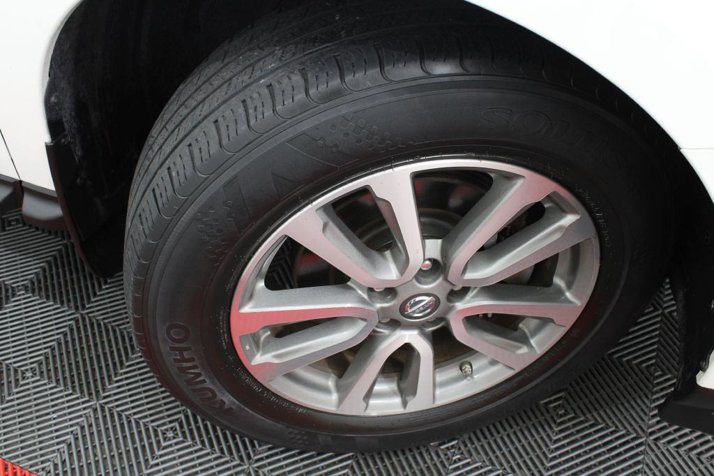 2013 Nissan Pathfinder Image 40