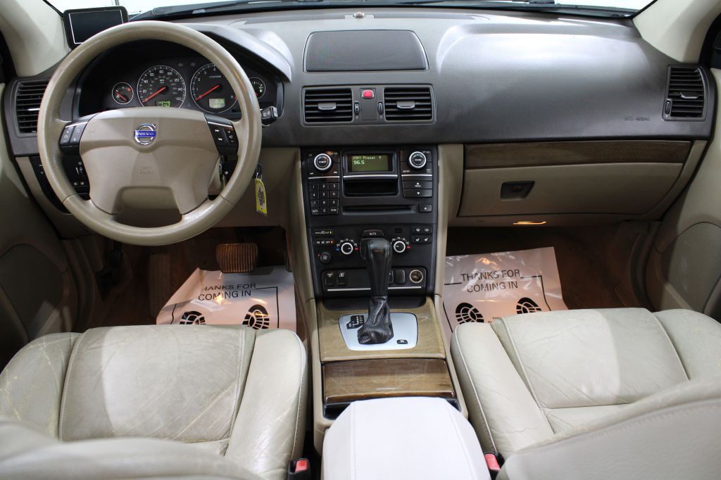 2010 Volvo XC90 Image 2