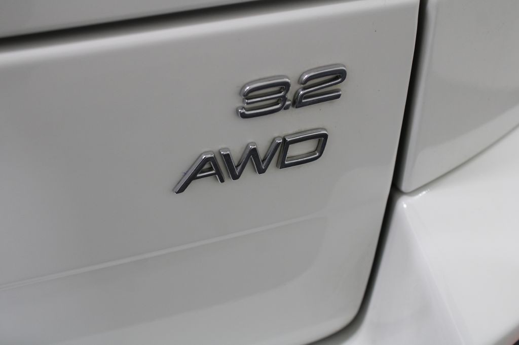 2010 Volvo XC90 Image 7