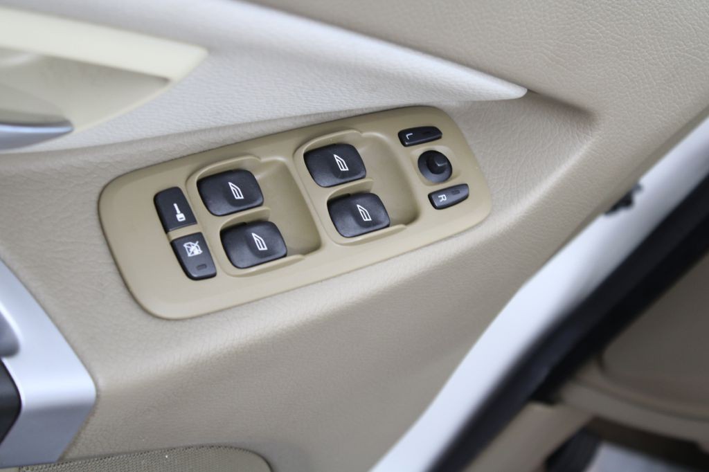 2010 Volvo XC90 Image 12