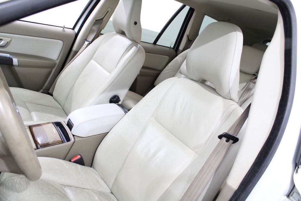 2010 Volvo XC90 Image 13