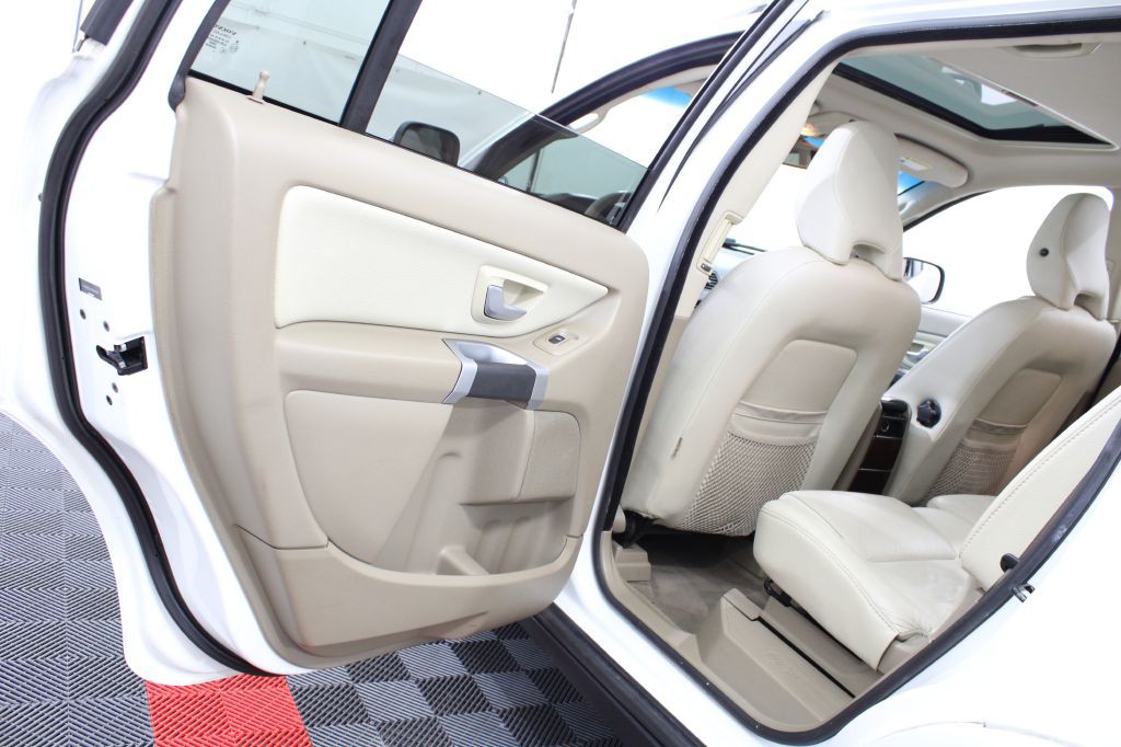 2010 Volvo XC90 Image 14