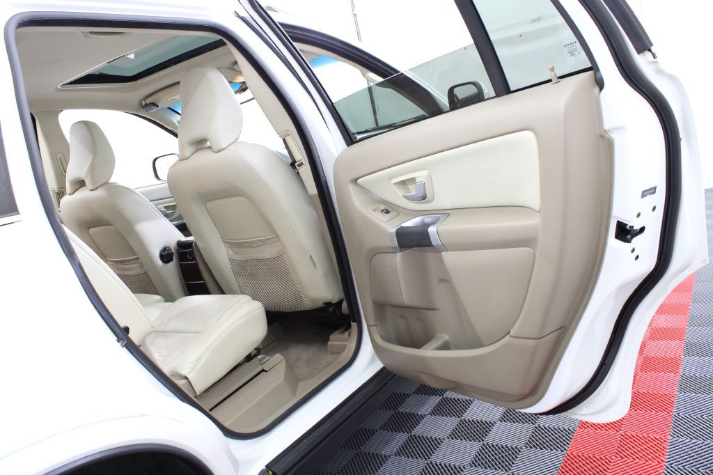 2010 Volvo XC90 Image 18
