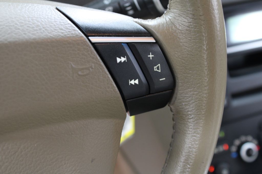 2010 Volvo XC90 Image 25