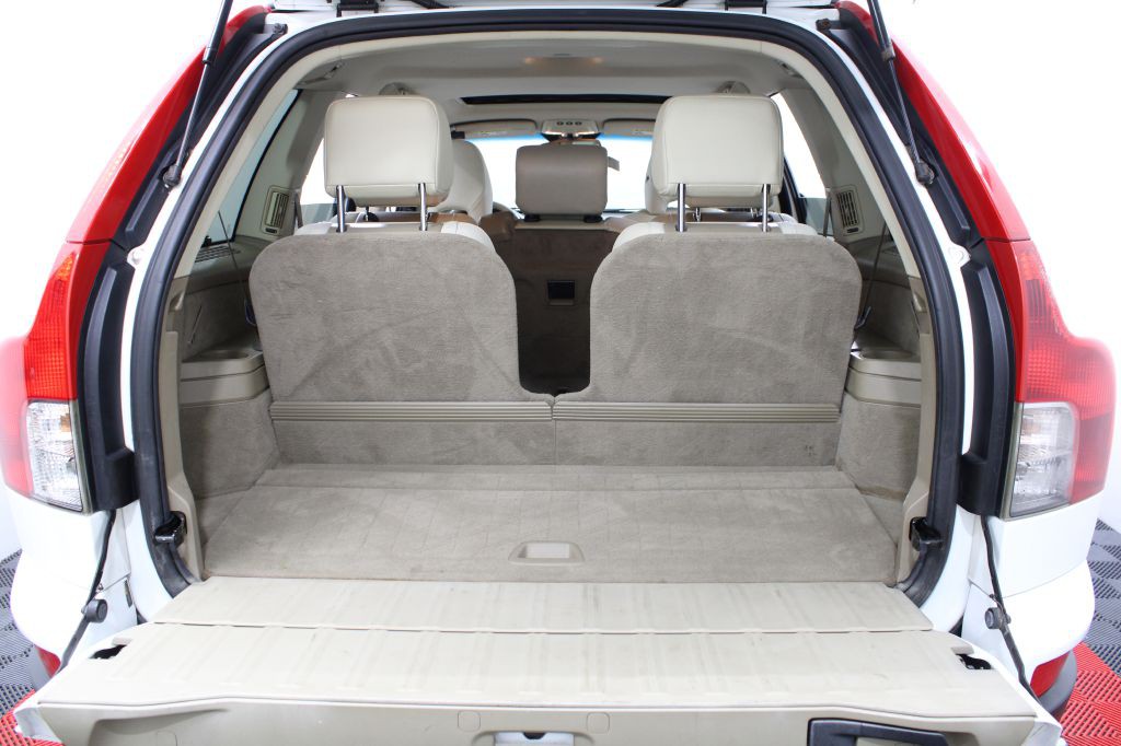 2010 Volvo XC90 Image 29