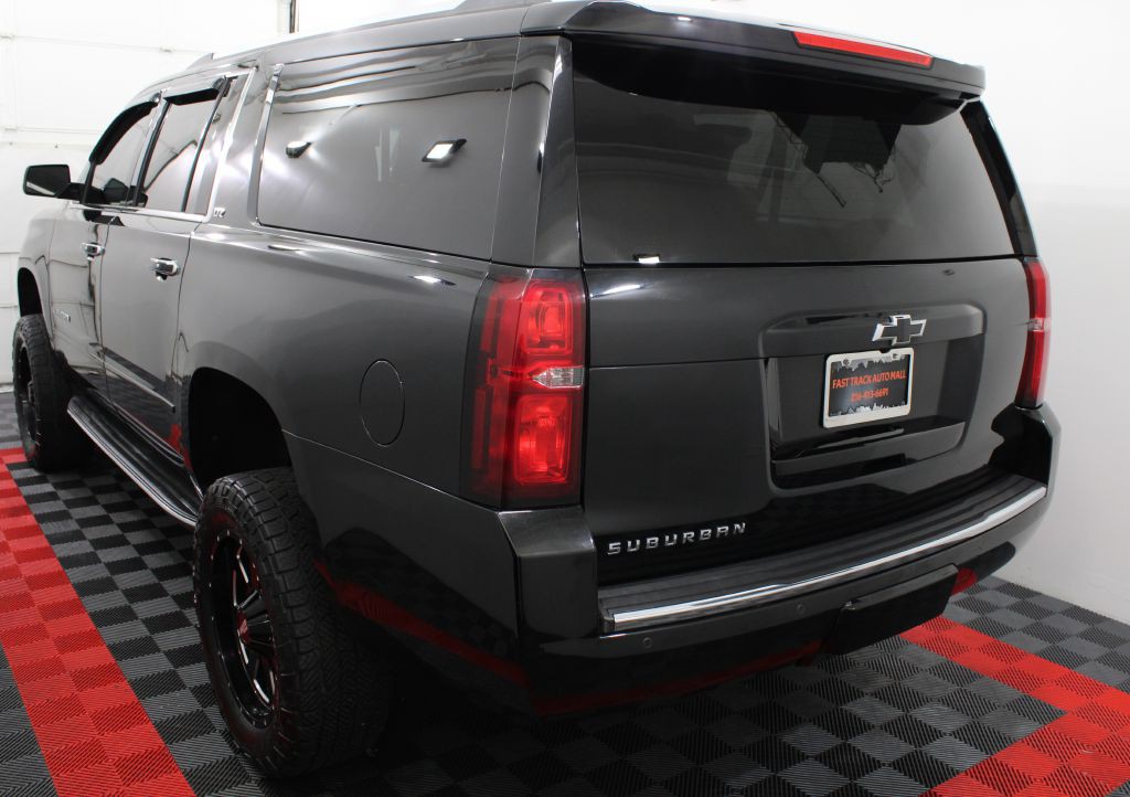2016 Chevrolet Suburban Image 4