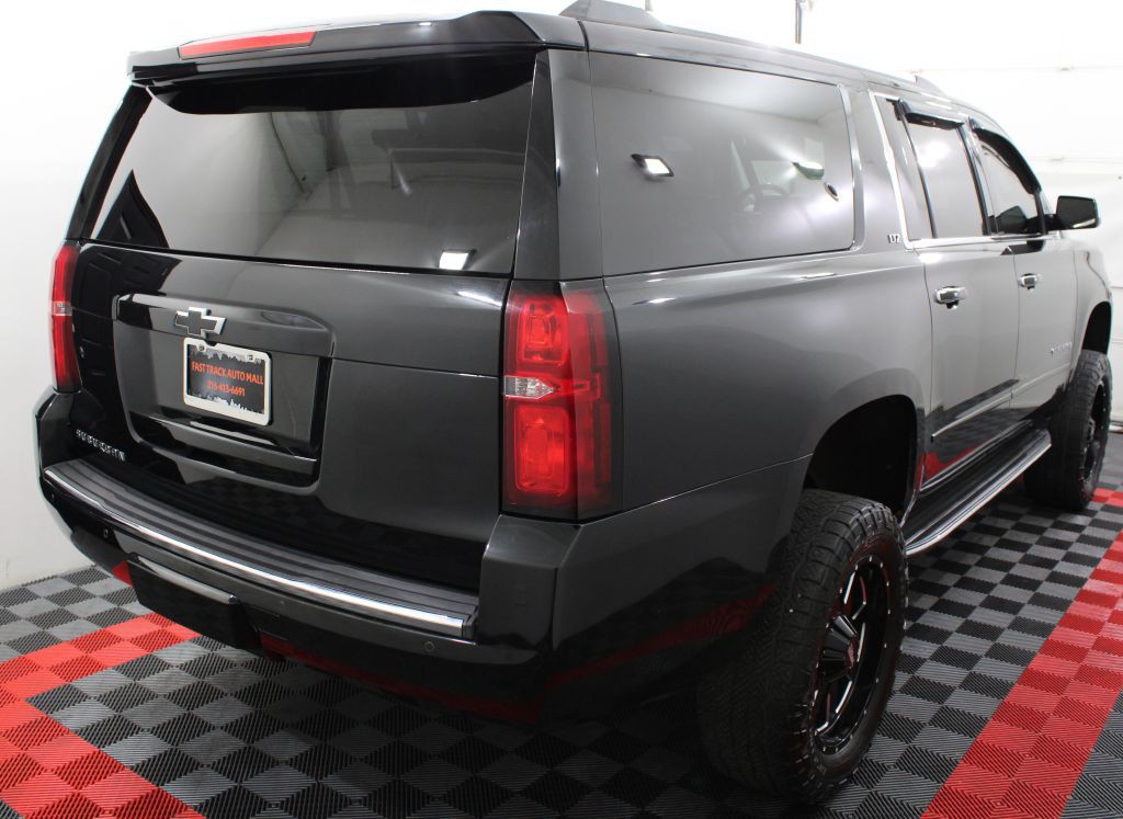 2016 Chevrolet Suburban Image 5