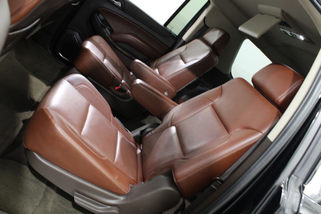 2016 Chevrolet Suburban Image 19