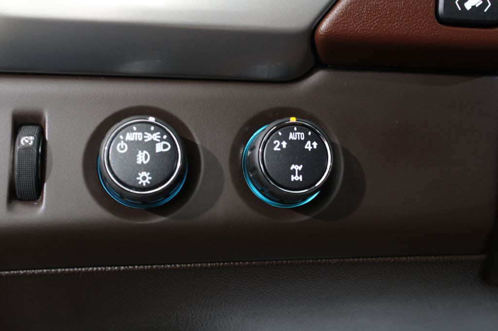 2016 Chevrolet Suburban Image 30