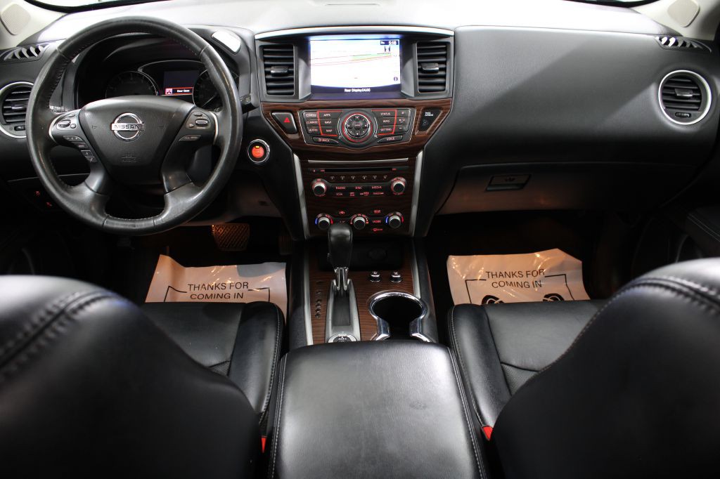 2017 Nissan Pathfinder Image 2
