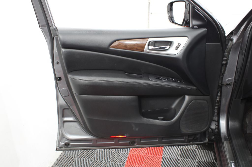 2017 Nissan Pathfinder Image 13