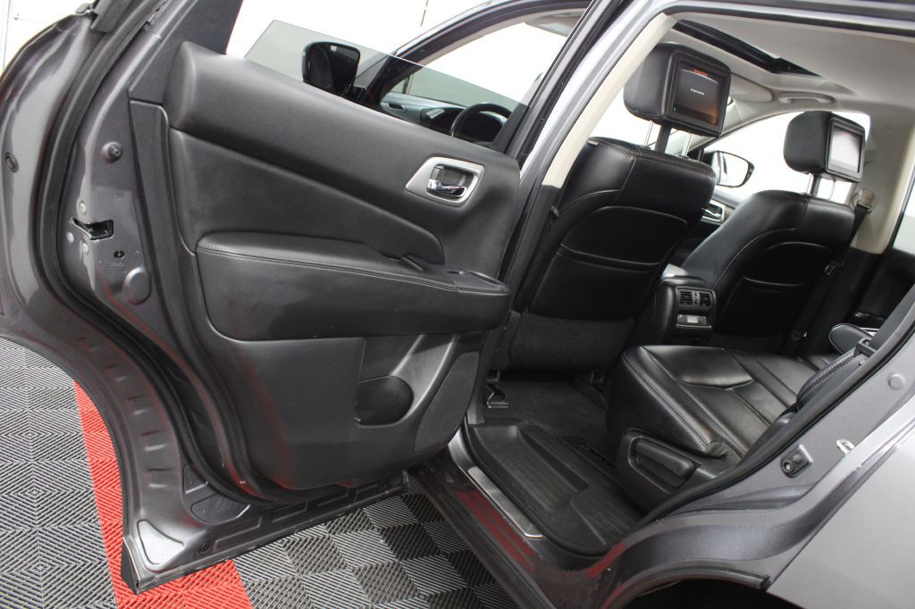 2017 Nissan Pathfinder Image 16
