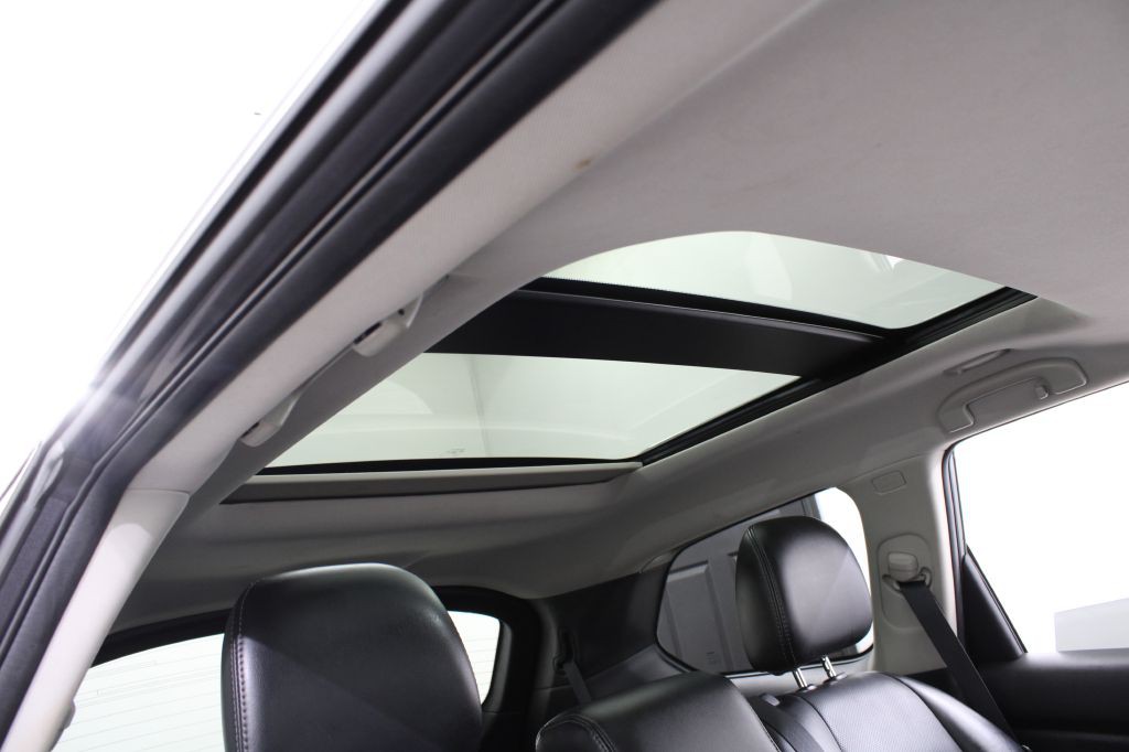 2017 Nissan Pathfinder Image 28