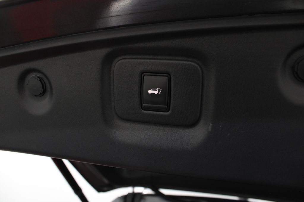 2017 Nissan Pathfinder Image 50