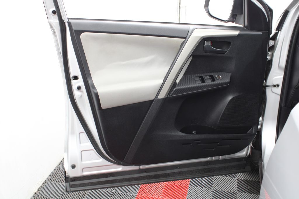 2015 Toyota Rav4 Image 11