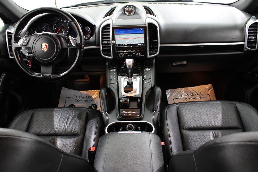 2012 Porsche Cayenne Image 2