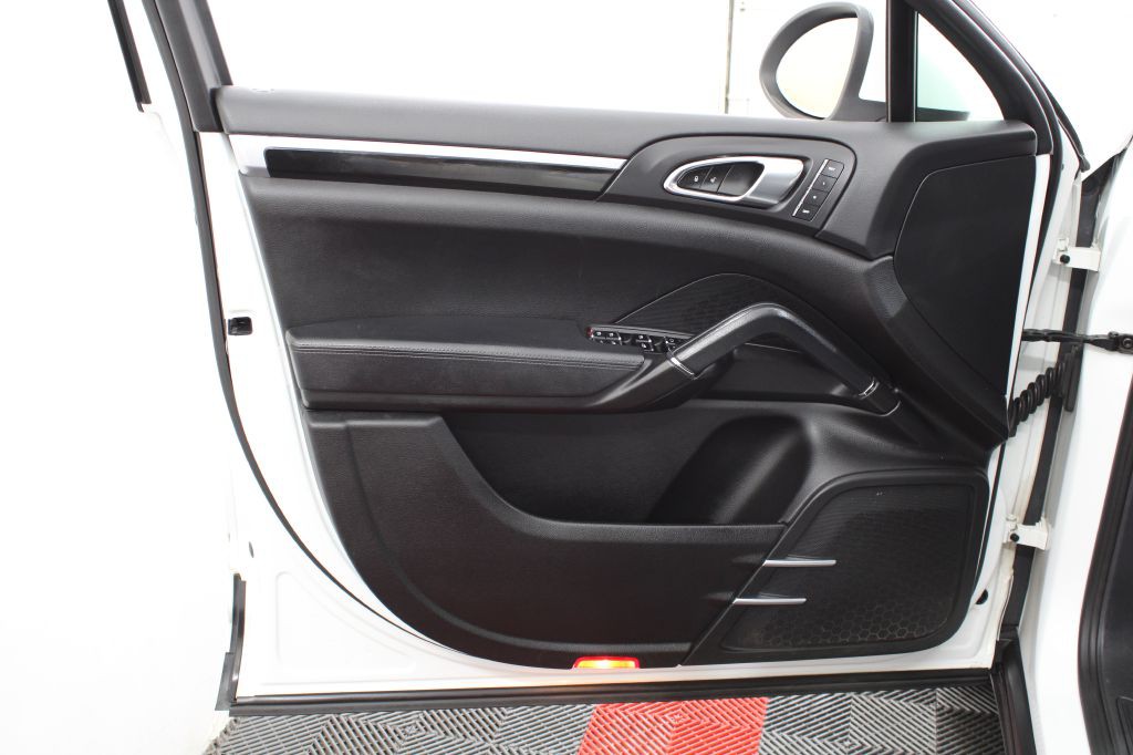 2012 Porsche Cayenne Image 10