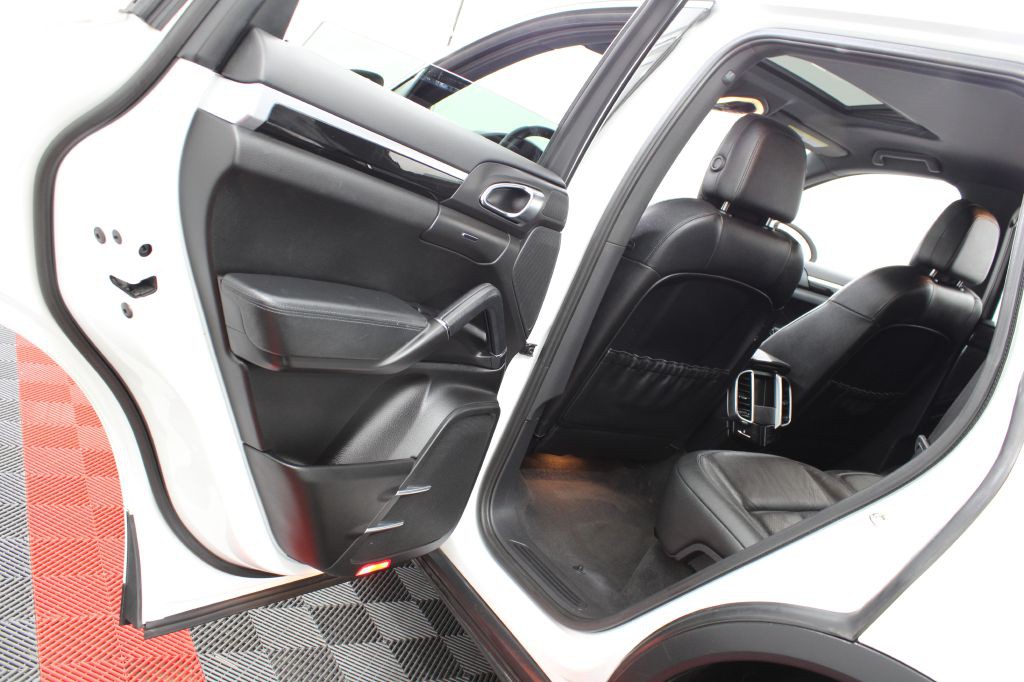 2012 Porsche Cayenne Image 13
