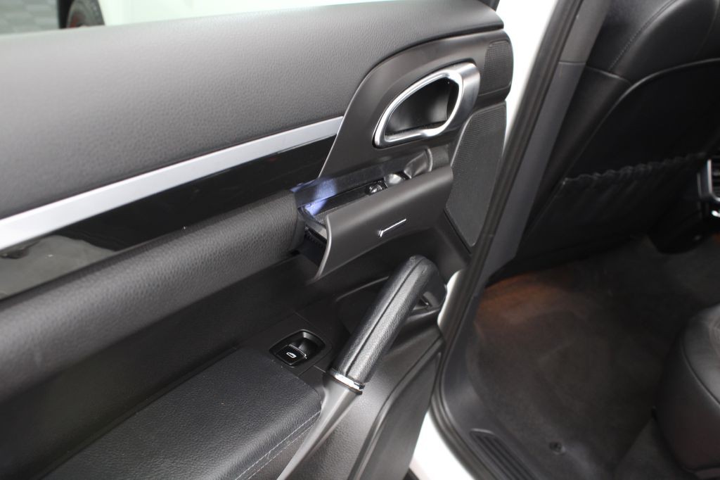 2012 Porsche Cayenne Image 14