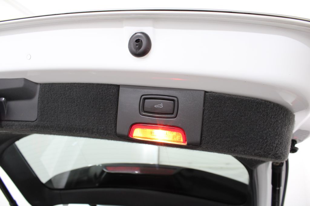 2012 Porsche Cayenne Image 16