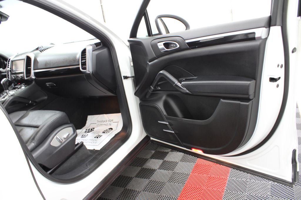 2012 Porsche Cayenne Image 22
