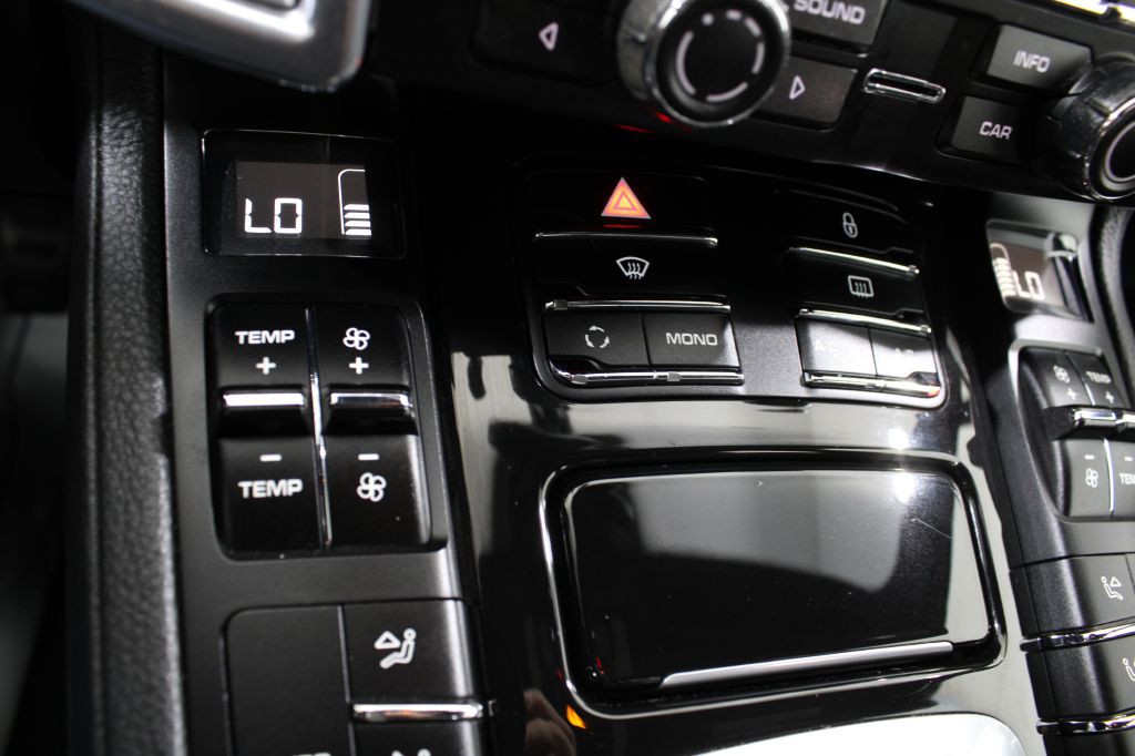 2012 Porsche Cayenne Image 34