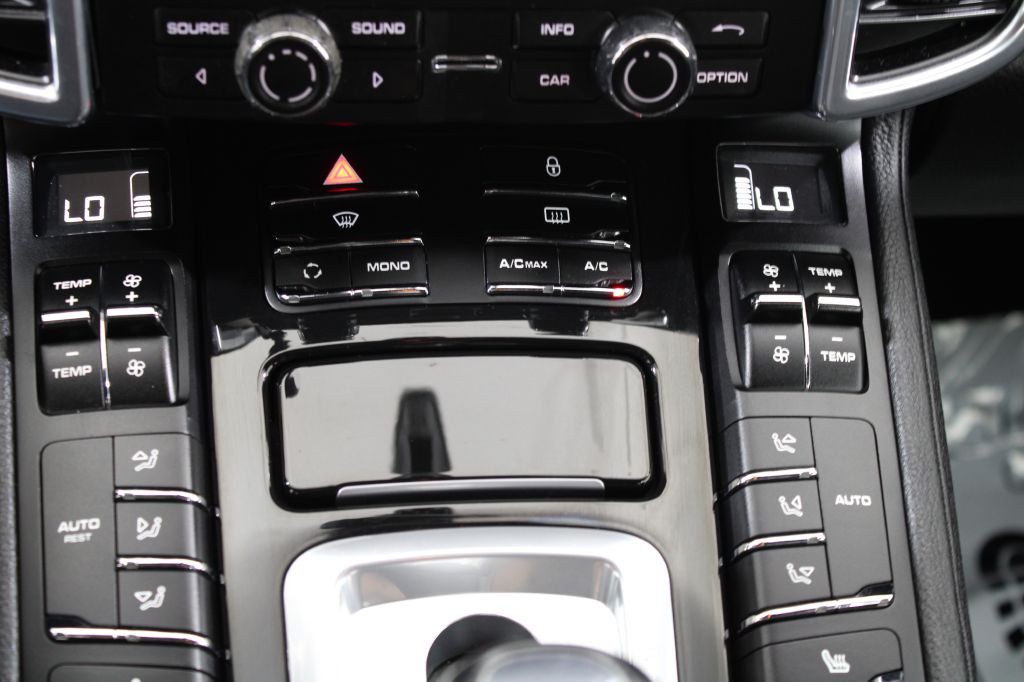 2012 Porsche Cayenne Image 35
